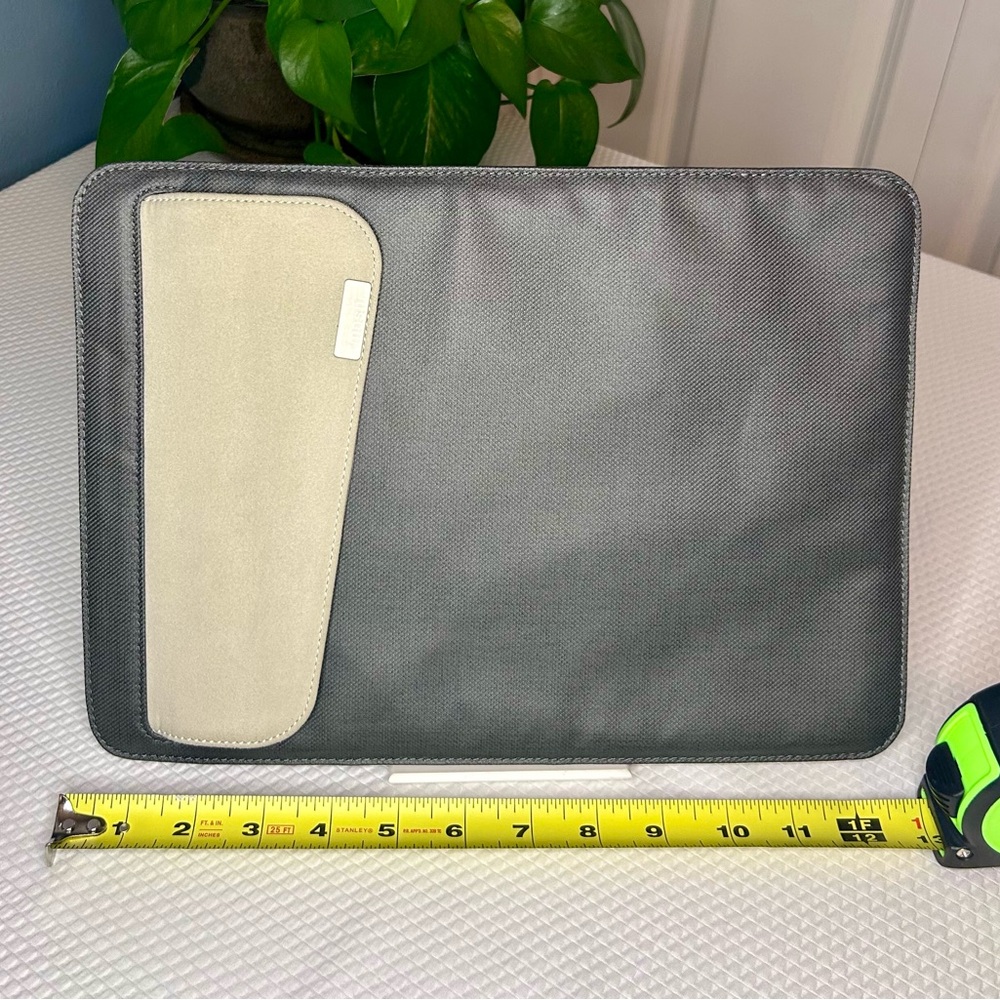 Late 2010s Moshi Muse Slimfit Laptop Sleeve